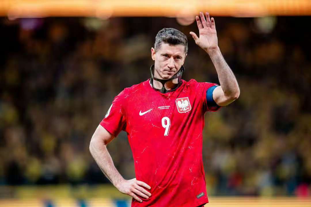 Keltaisen ja sinisen sinfonia: Ruotsalainen ihmeyö ja Lewandowskin viimeinen tango